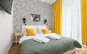 Wola Cozy Apartment by P&O Apartments